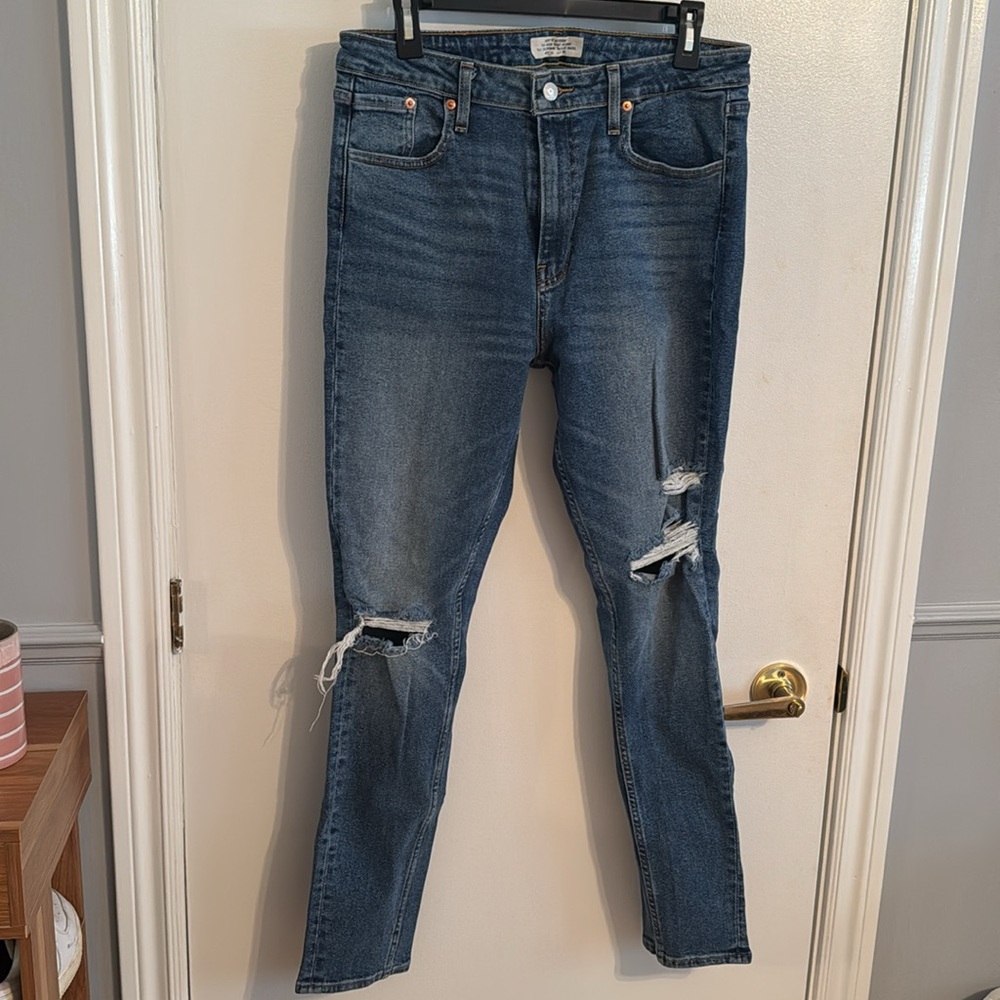 LEVI’s 721 HIGH RISE SKINNY RIPPED JEANS - Picture 6 of 6